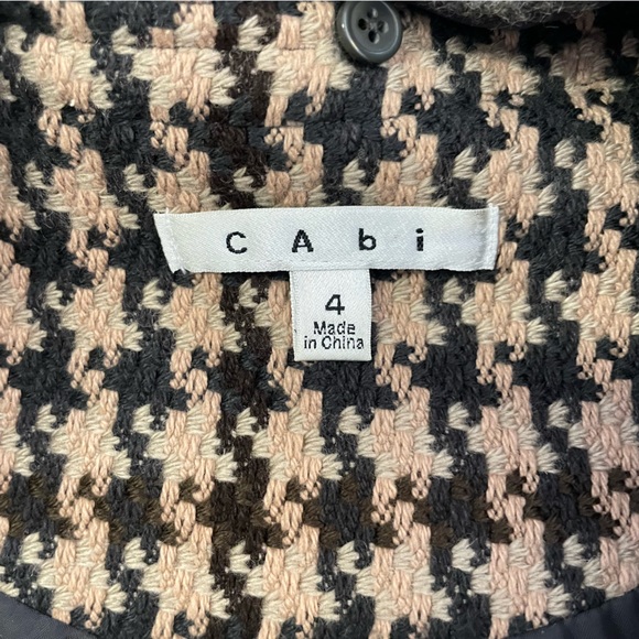 Cabi Houndstooth Mixer Sweater jacket with detachable faux fur collar, 4 - Picture 3 of 11